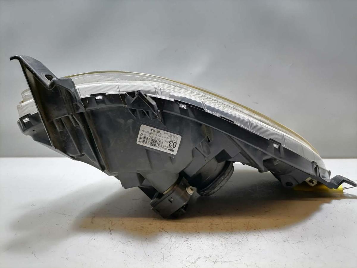 Toyota Yaris XP9 original Scheinwerfer vorn rechts Halogen leicht vergilbt Bj.2006